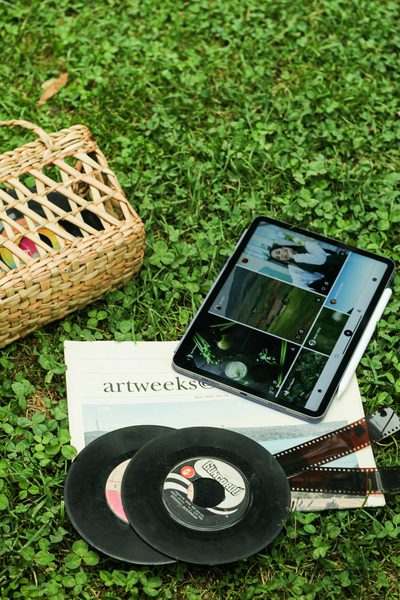 Lesen im Freien — Bücher und Zeitschriften